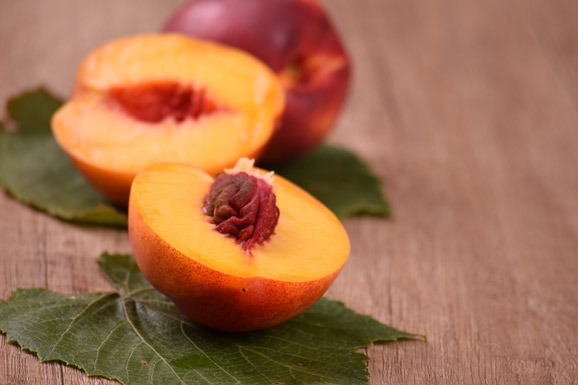 can-dogs-eat-canned-peaches